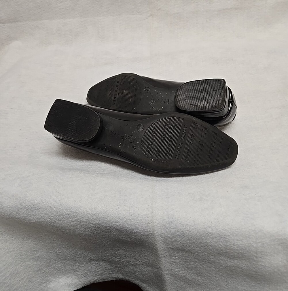 Anne Klein Black Patent Mary Jane Flats with Gold Buckle Womens Size 9 - Picture 6 of 8